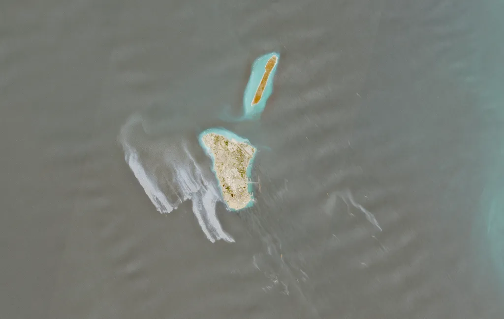 Satellite image showing an oil spill near Kharg Island.