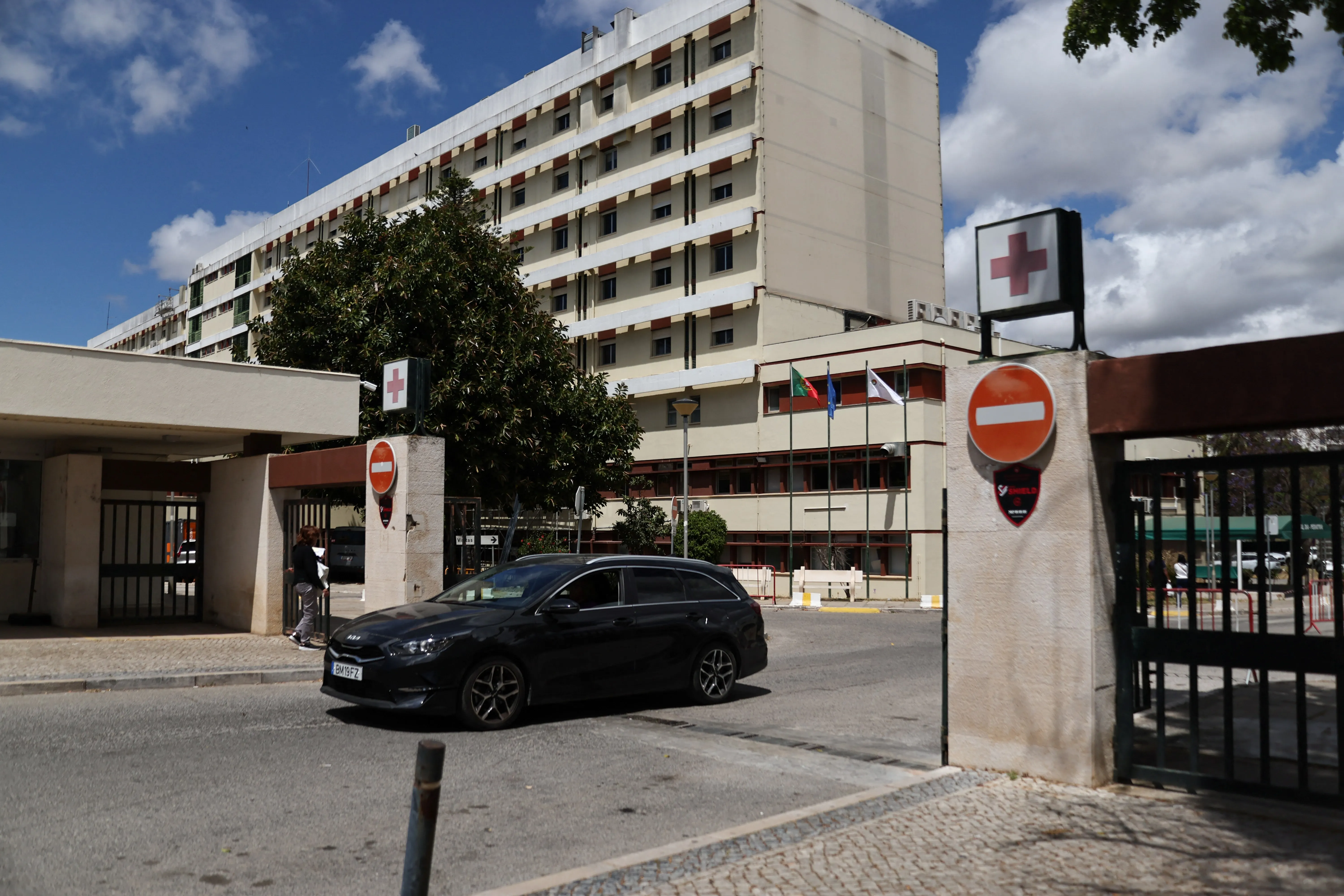 Faro hospital in Portugal where Bonnie Tyler was hospitalized.