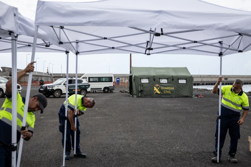 Workers set up reception tents for passengers from the MV Hondius cruise ship at Granadilla Port.