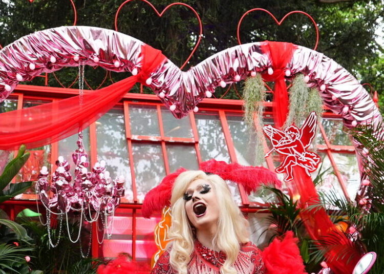 A Sexy Garden Ruffles a Venerable British Flower Show
