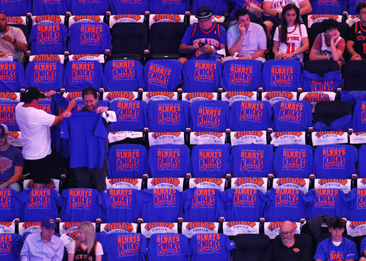 You Can Give Knicks Fans T-Shirts. But Will They Wear Them? Well …