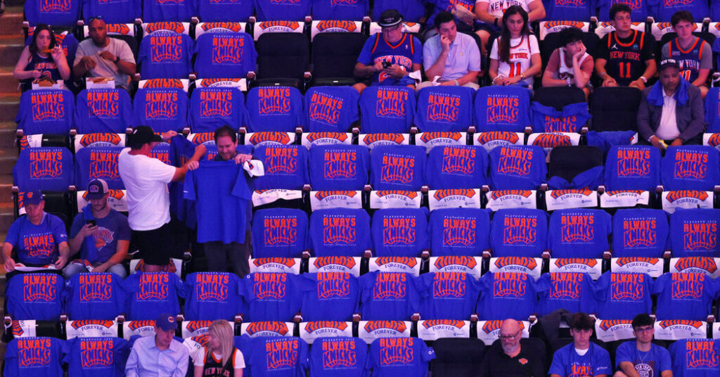 You Can Give Knicks Fans T-Shirts. But Will They Wear Them? Well …