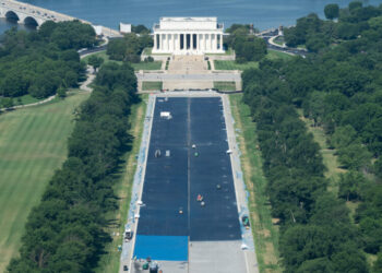 Judge Appears Hesitant to Order Work Stopped on Reflecting Pool