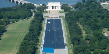 Judge Appears Hesitant to Order Work Stopped on Reflecting Pool