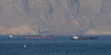 Iran and Oman in Talks Over Strait of Hormuz Ship Payment System