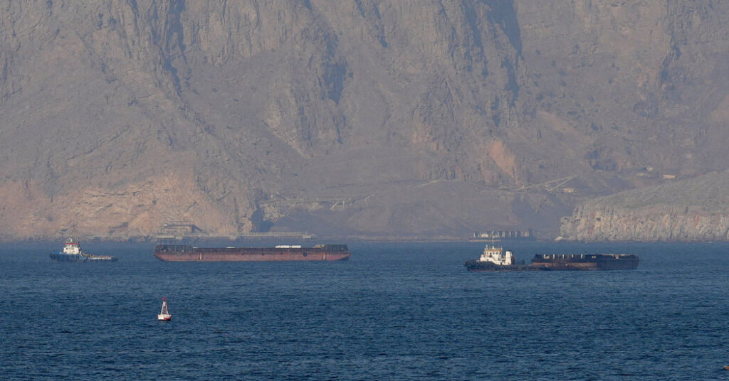 Iran and Oman in Talks Over Strait of Hormuz Ship Payment System