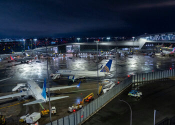 Sinkhole Keeps LaGuardia Runway Closed for a 3rd Day, Causing Delays