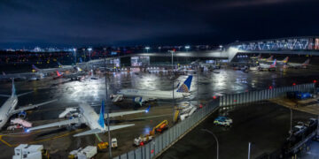 Sinkhole Keeps LaGuardia Runway Closed for a 3rd Day, Causing Delays