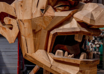 He’s Trolling Your Trash, and Turning It Into Art