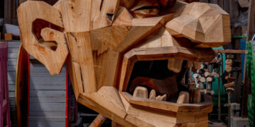 He’s Trolling Your Trash, and Turning It Into Art