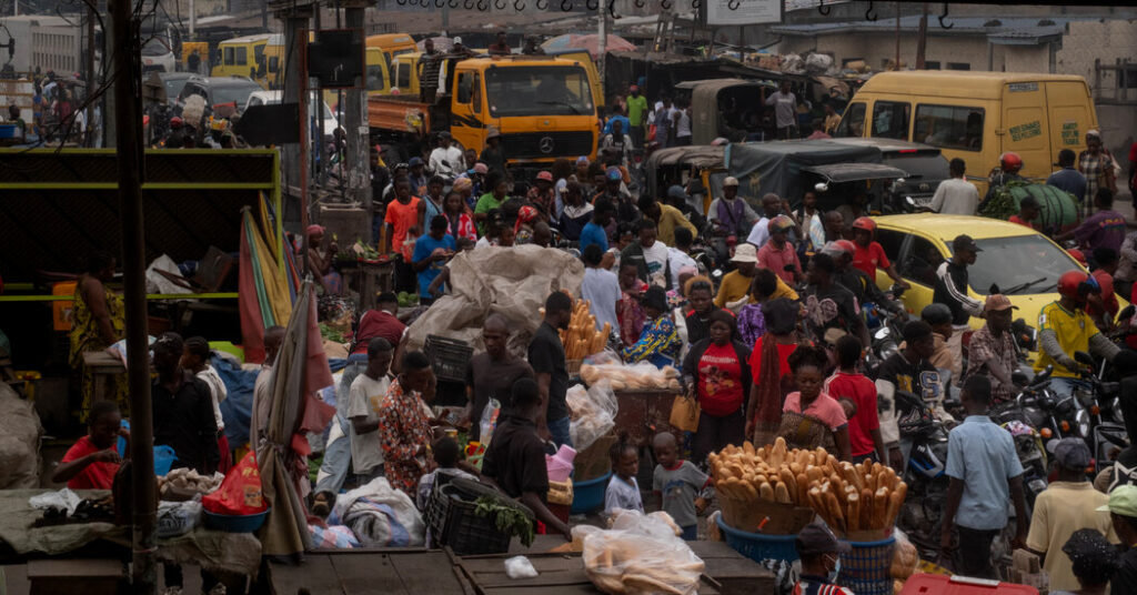 As Ebola Rages in Countryside, Congo’s Capital Strives to Carry On