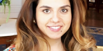 Asal Sayas died of colon cancer at 42. She advocated for patients until the end.