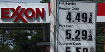 Oil Prices Fall on News of Possible Iran Deal