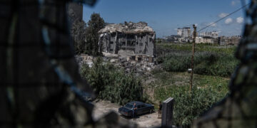 Fate of War in Lebanon Rests With Outside Powers