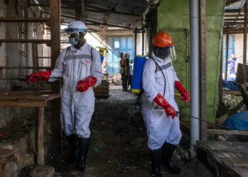 Caught Flat-Footed, a City Races to Catch Up With Ebola
