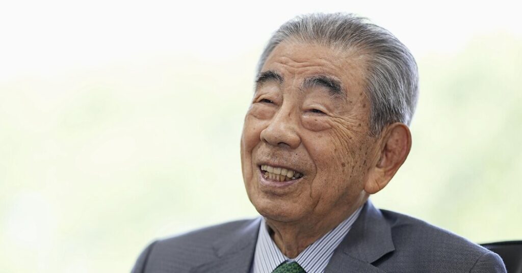 Japan’s ‘God’ of Convenience Stores Dies at 93