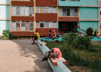 Out of Gas, Cubans Cook With Charcoal and Wood to Survive