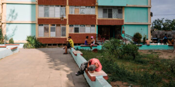 Out of Gas, Cubans Cook With Charcoal and Wood to Survive