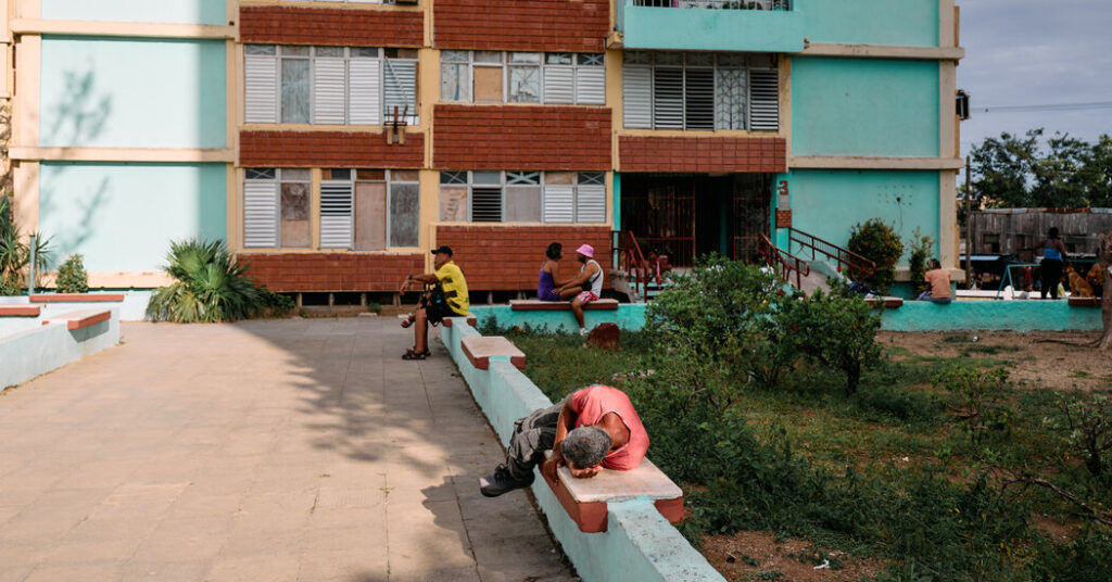 Out of Gas, Cubans Cook With Charcoal and Wood to Survive