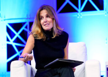 ‘60 Minutes’ Journalist Who Accused CBS of Political Meddling Loses Her Deal