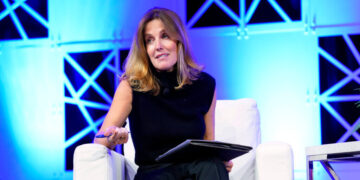 ‘60 Minutes’ Journalist Who Accused CBS of Political Meddling Loses Her Deal