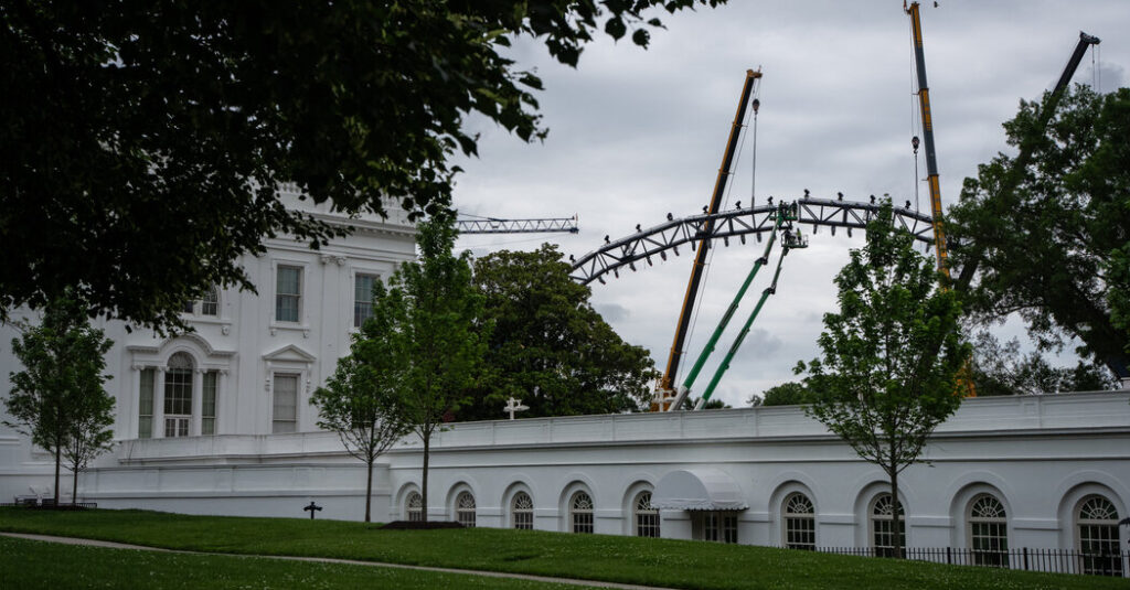 U.F.C. Fight Venue Takes Shape on the White House Lawn