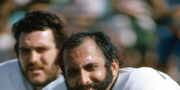Manny Fernandez, Bulwark of Dolphins’ Defense, Dies at 79