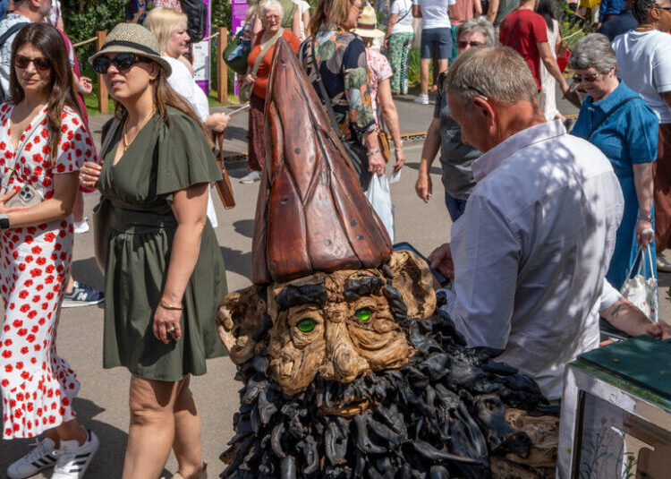 At Chelsea Flower Show, a Gnome Controversy and Some ‘Good British Madness’