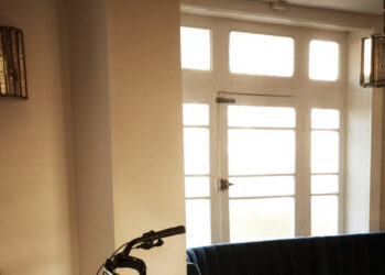 As Rents Soar, Londoners Turn to Vacant Pubs, Offices and Police Stations