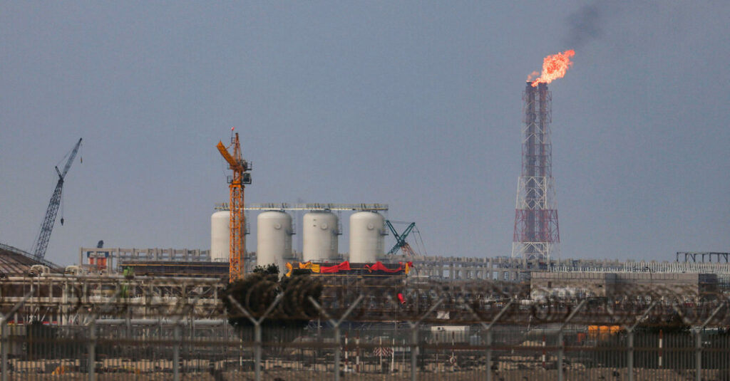 Global Supply Shortages Deepen, Threatening Jobs and Growth