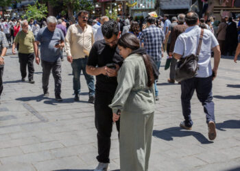 Iranians Emerge From a ‘Black Hole’ as Internet Shutdown Eases