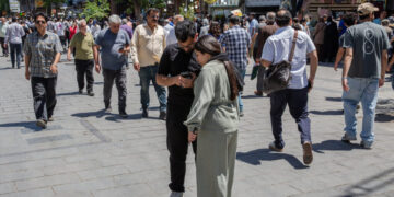 Iranians Emerge From a ‘Black Hole’ as Internet Shutdown Eases