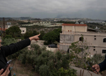 Residents Watch as Israeli War Planes Circle Over Southern Lebanon