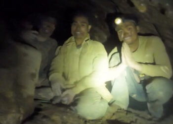 Divers Find 5 Trapped in Flooded Cave, but a Treacherous Rescue Awaits