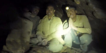 Divers Find 5 Trapped in Flooded Cave, but a Treacherous Rescue Awaits