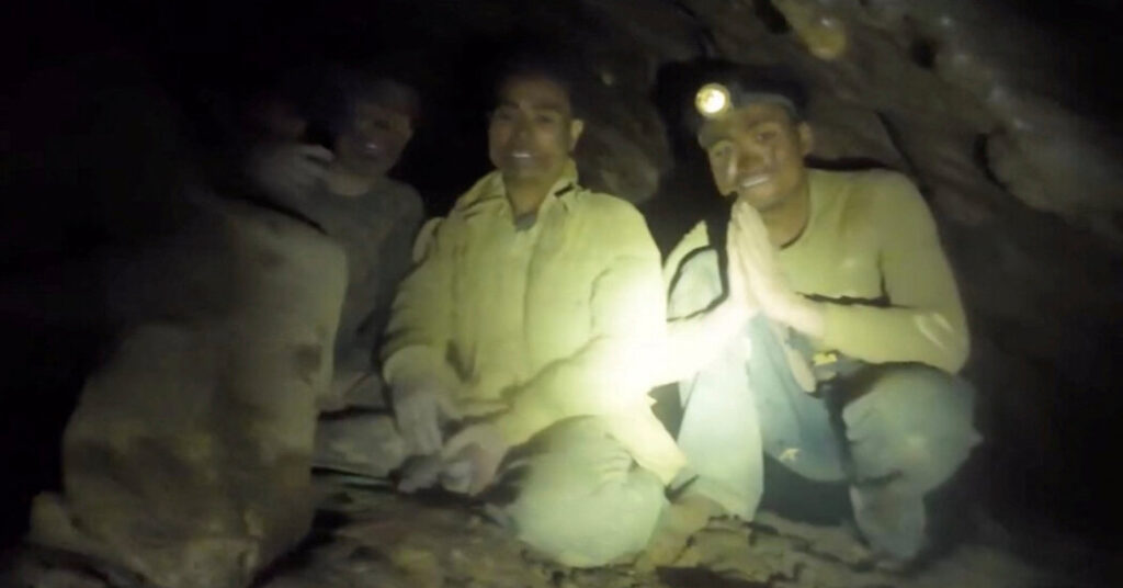 Divers Find 5 Trapped in Flooded Cave, but a Treacherous Rescue Awaits