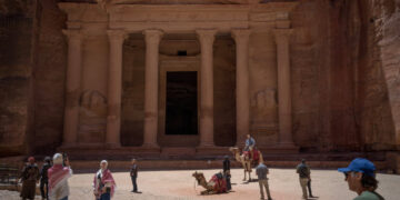 Jordanians Struggle as Mideast Wars Scare Tourists Away