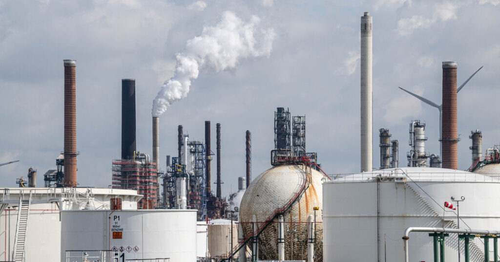 Oil Prices Climb and Stocks Fall After U.S. Strikes Iranian Drones