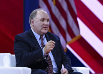 Journalist Favored by Trump Is in Talks to Join White House in Temporary Role