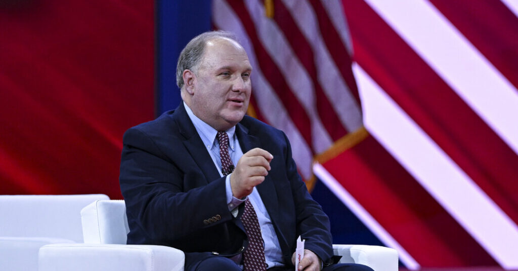Journalist Favored by Trump Is in Talks to Join White House in Temporary Role