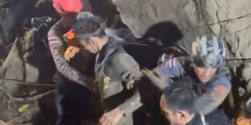 One of Five Gold Miners Is Rescued From Laos Cave After More Than a Week