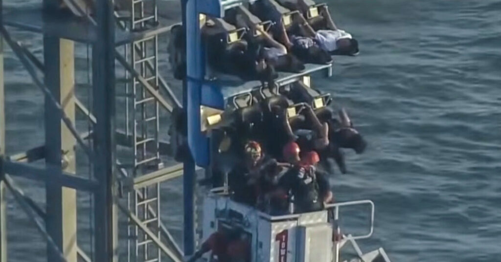 8 Are Rescued From Texas Roller Coaster Stuck Almost 100 Feet Off the Ground