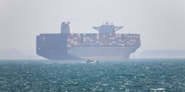 Iran fires on U.S. ships in Strait of Hormuz, in threat to ceasefire