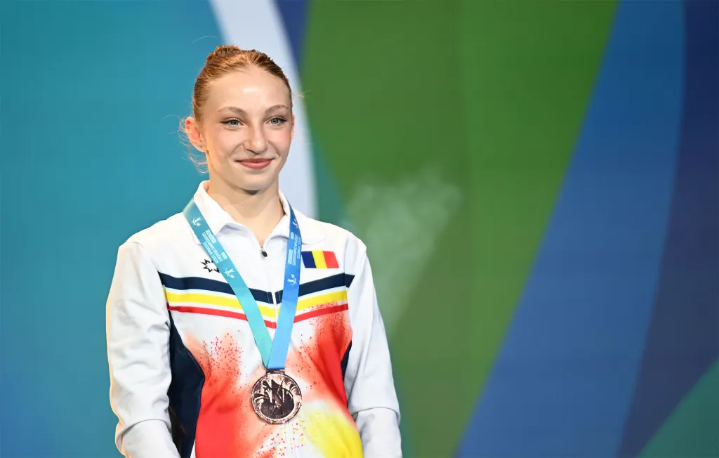 Ana Barbosu at the award ceremony wearing a bronze medal.