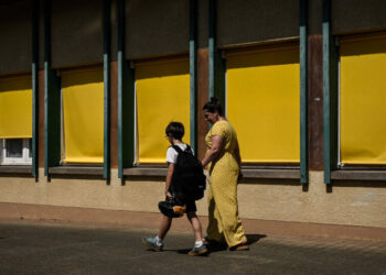 As Climate Change Extends Europe’s Heat Season, Schools Bake
