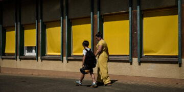 As Climate Change Extends Europe’s Heat Season, Schools Bake