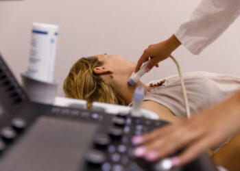 These thyroid disorder symptoms are easy to mistake for normal aging