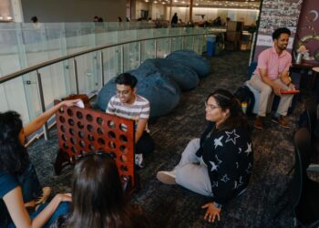 How college students are learning to socialize without cellphones