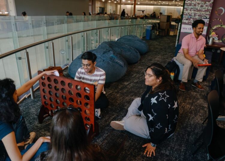 How college students are learning to socialize without cellphones