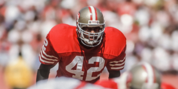 40 Years Ago, an NFL Legend Cut Off His Finger to Keep Playing Football (And Immediately Regretted It)